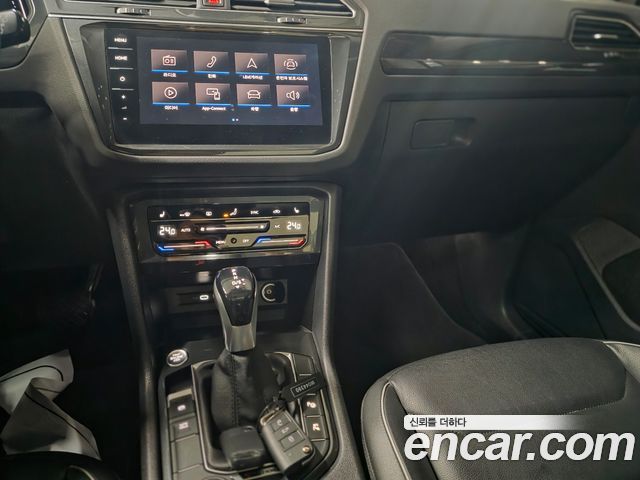 Volkswagen Tiguan (II) 2.0 TDI 4Motion Prestige 2023 — фото 10