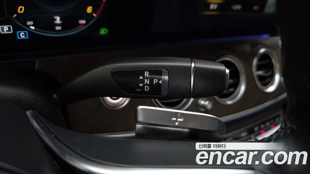 Mercedes-Benz E-Class (W213) E220d 4MATIC Exclusive 2021 — фото 9