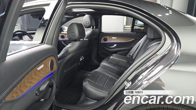 Mercedes-Benz E-Class (W213) E220d 4MATIC Exclusive 2021 — фото 11