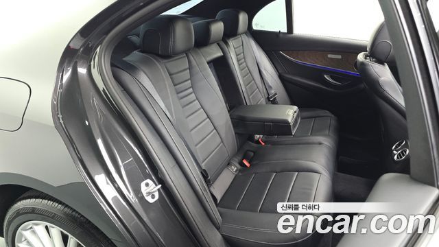 Mercedes-Benz E-Class (W213) E220d 4MATIC Exclusive 2021 — фото 12