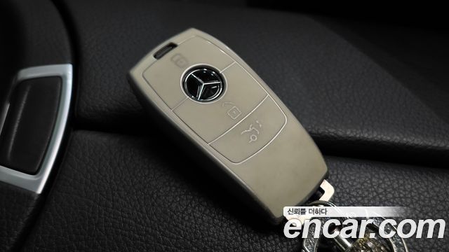 Mercedes-Benz E-Class (W213) E220d 4MATIC Exclusive 2021 — фото 16