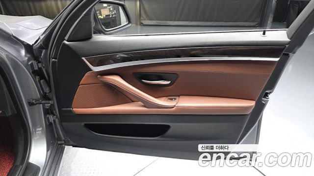 BMW 5 Series (F10) 528i 2013 — фото 24