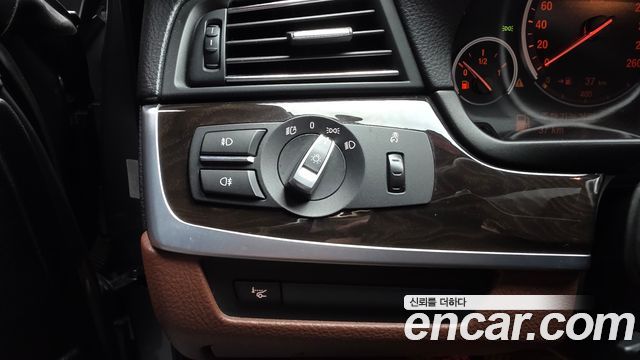 BMW 5 Series (F10) 528i 2013 — фото 29