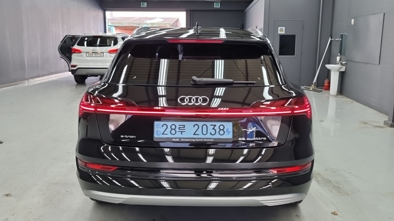 Audi e-tron 55 Quattro 2022 — фото 4