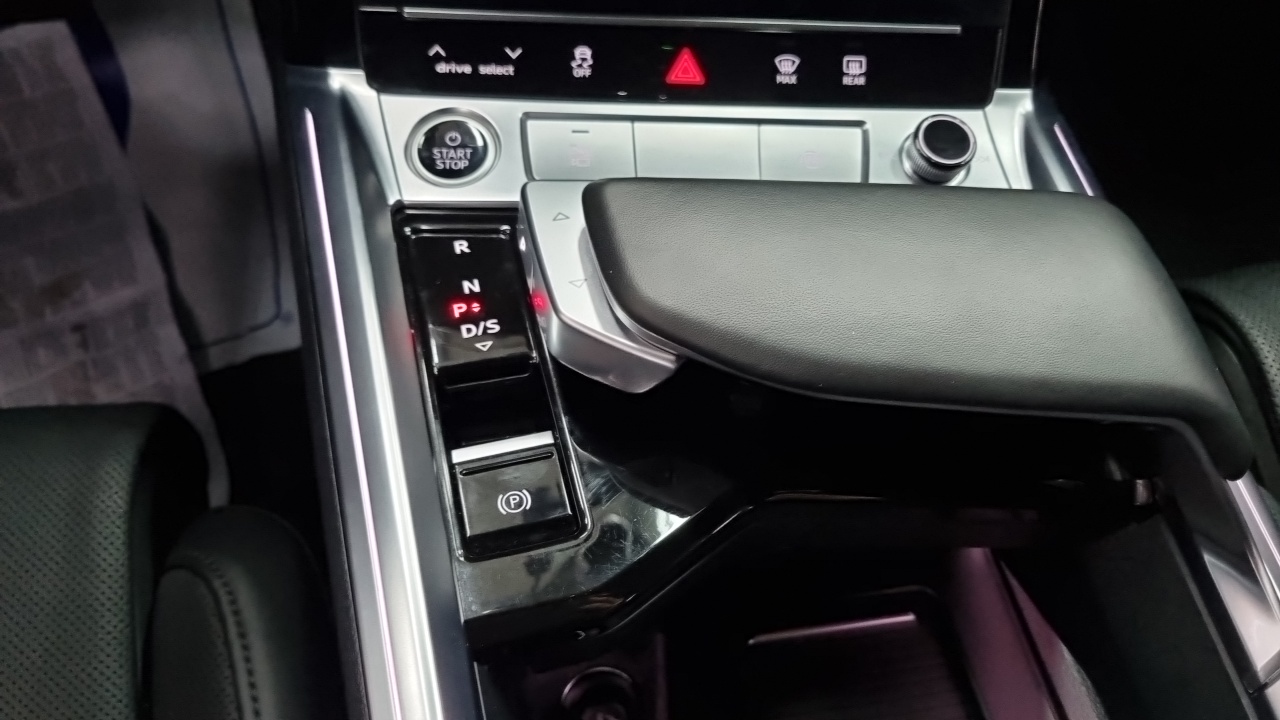 Audi e-tron 55 Quattro 2022 — фото 9