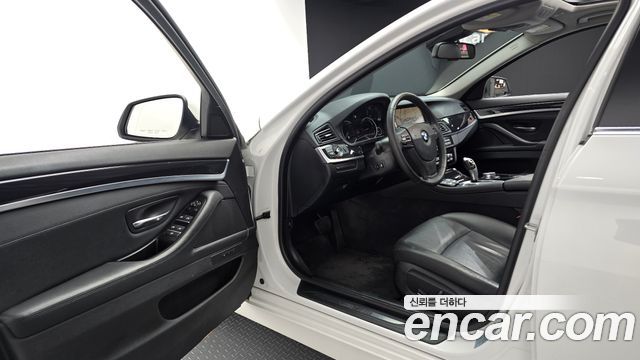 BMW 5 Series (F10) 520d xDrive 2015 — фото 10