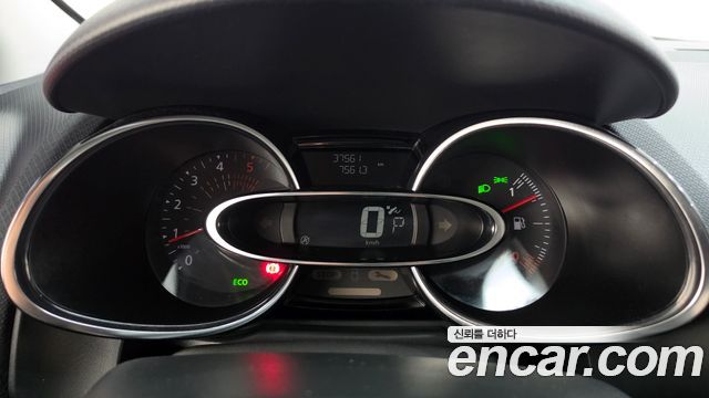 Renault Korea Clio Intens 2018 — фото 8