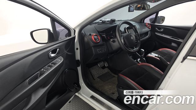 Renault Korea Clio Intens 2018 — фото 10