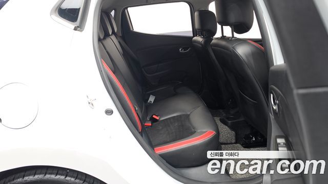 Renault Korea Clio Intens 2018 — фото 11