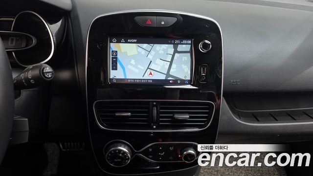 Renault Korea Clio Intens 2018 — фото 12