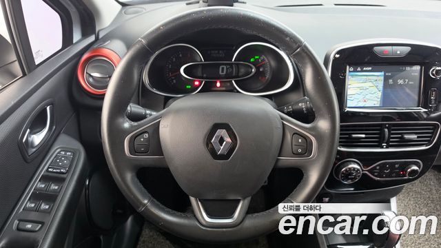 Renault Korea Clio Intens 2018 — фото 13