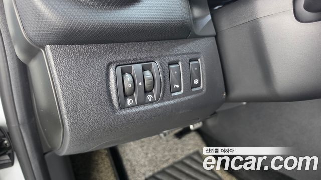 Renault Korea Clio Intens 2018 — фото 20