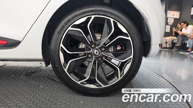 Renault Korea Clio Intens 2018 — фото 21