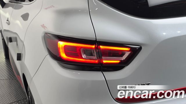 Renault Korea Clio Intens 2018 — фото 23