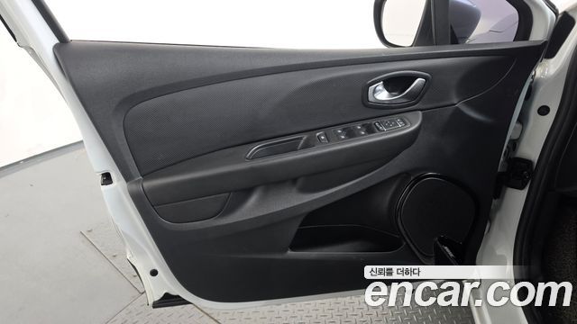 Renault Korea Clio Intens 2018 — фото 24