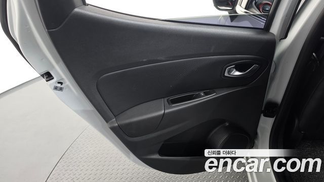 Renault Korea Clio Intens 2018 — фото 25