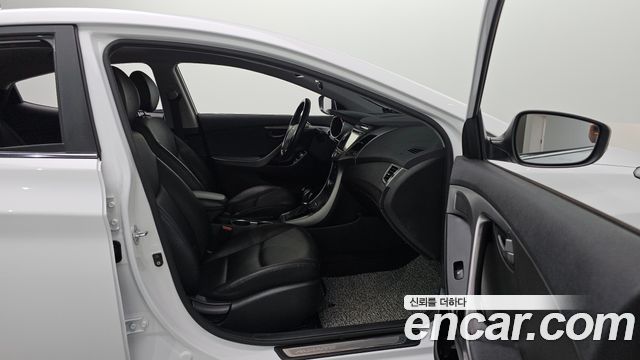 Hyundai Avante 1.6 GDi Modern Standard 2014 — фото 18