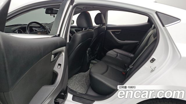 Hyundai Avante 1.6 GDi Modern Standard 2014 — фото 19