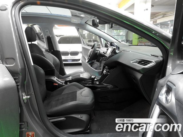 Peugeot 2008 1.6 BlueHDi Feline 2016 — фото 16