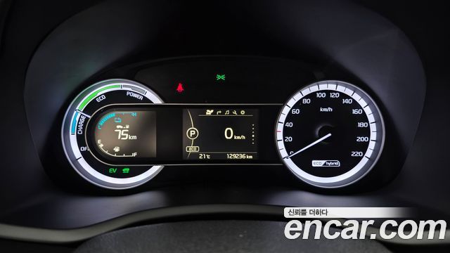 Kia Niro Prestige 2017 — фото 8