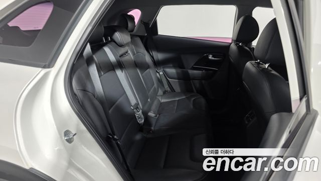 Kia Niro Prestige 2017 — фото 11