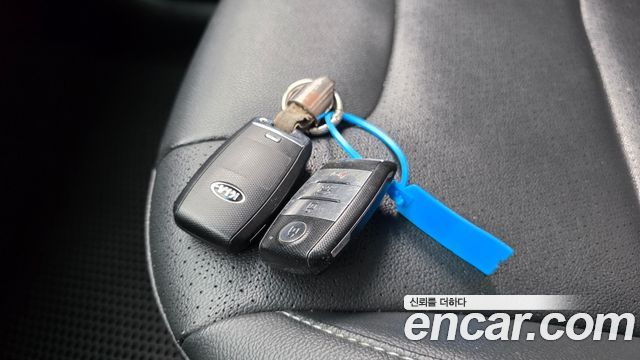 Kia Niro Prestige 2017 — фото 19