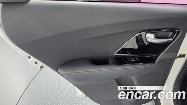 Kia Niro Prestige 2017 — фото 25