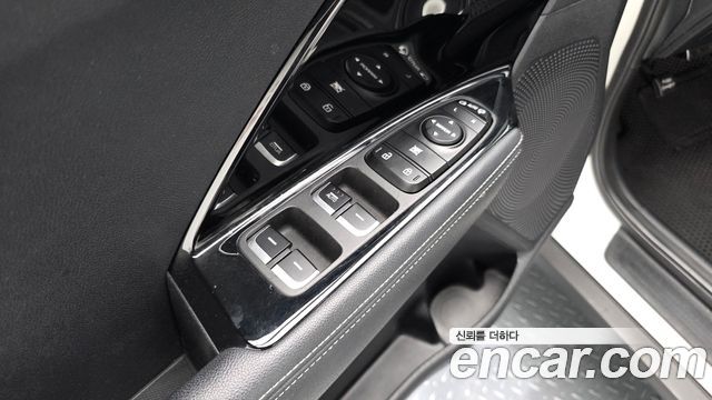 Kia Niro Prestige 2017 — фото 30