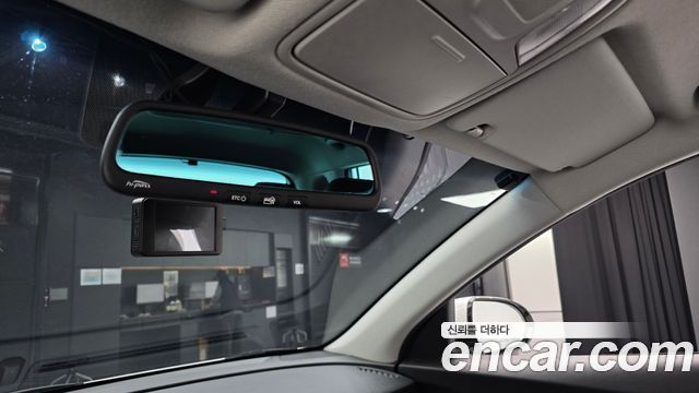 Kia Niro Prestige 2017 — фото 32