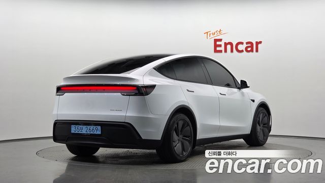 Tesla Model Y Long Range AWD 2025 — фото 2