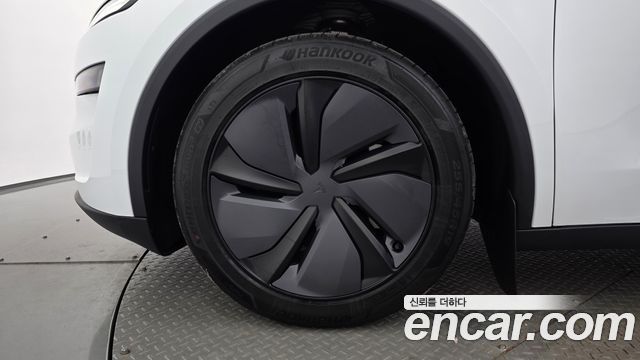 Tesla Model Y Long Range AWD 2025 — фото 5