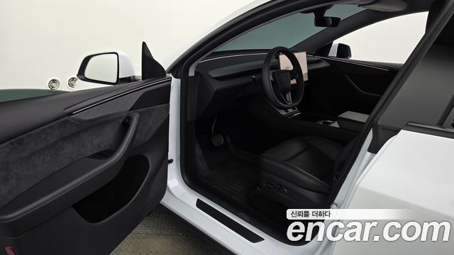 Tesla Model Y Long Range AWD 2025 — фото 10