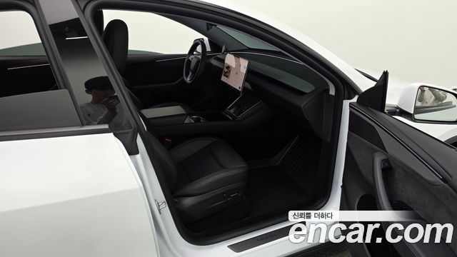 Tesla Model Y Long Range AWD 2025 — фото 11