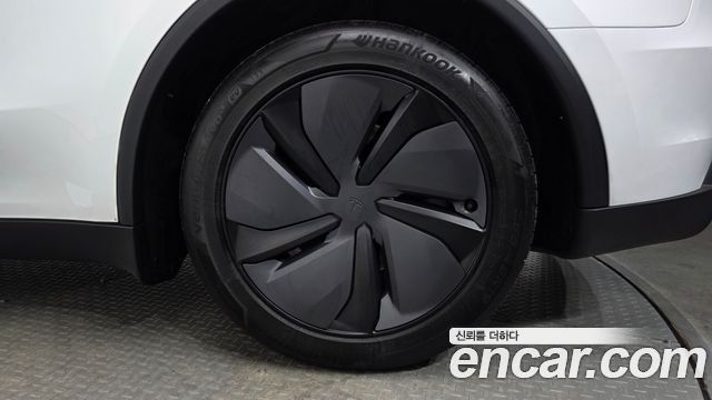 Tesla Model Y Long Range AWD 2025 — фото 21