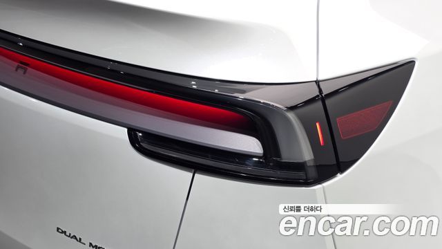 Tesla Model Y Long Range AWD 2025 — фото 23