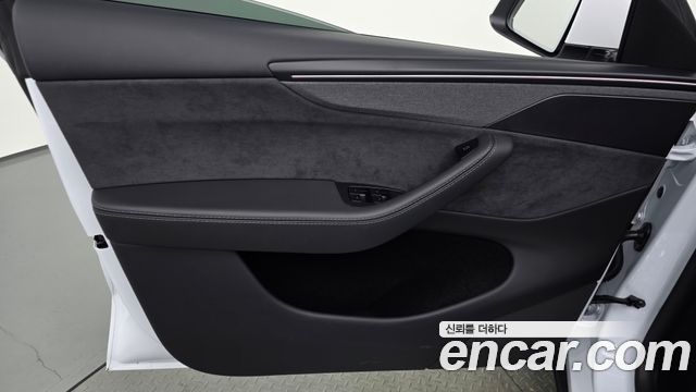 Tesla Model Y Long Range AWD 2025 — фото 24