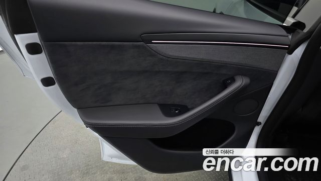 Tesla Model Y Long Range AWD 2025 — фото 25