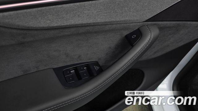 Tesla Model Y Long Range AWD 2025 — фото 30