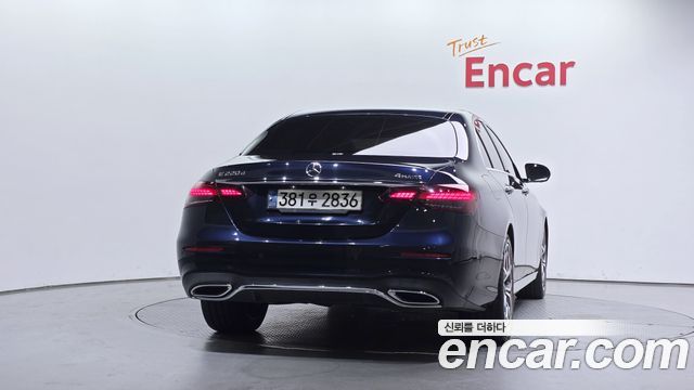 Mercedes-Benz E-Class (W213) E220d 4MATIC AMG Line 2022 — фото 4