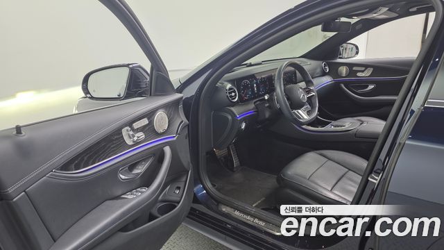 Mercedes-Benz E-Class (W213) E220d 4MATIC AMG Line 2022 — фото 10