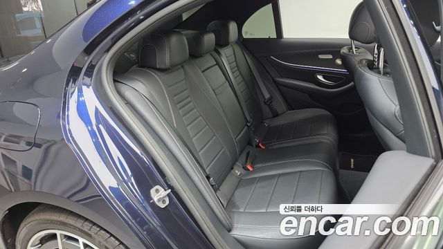 Mercedes-Benz E-Class (W213) E220d 4MATIC AMG Line 2022 — фото 11