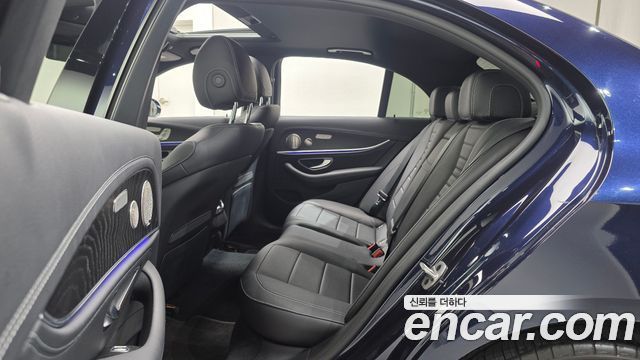 Mercedes-Benz E-Class (W213) E220d 4MATIC AMG Line 2022 — фото 12