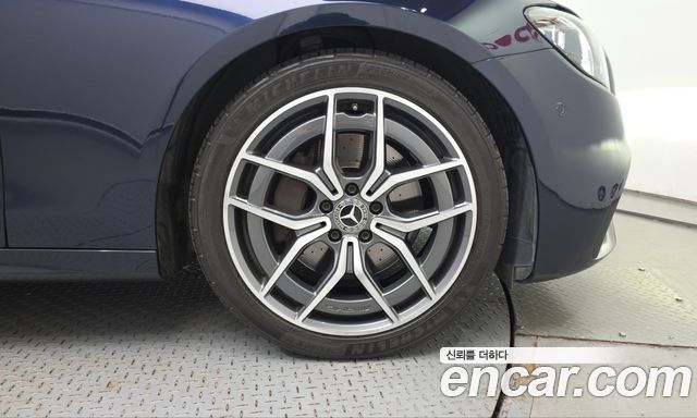 Mercedes-Benz E-Class (W213) E220d 4MATIC AMG Line 2022 — фото 21