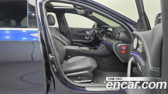 Mercedes-Benz E-Class (W213) E220d 4MATIC AMG Line 2022 — фото 26