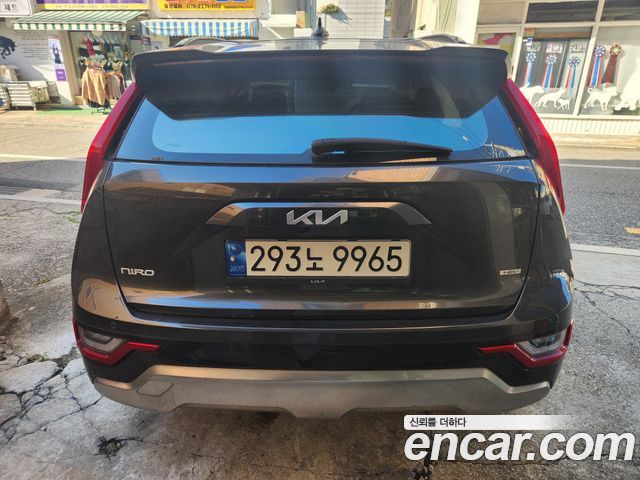 Kia Niro Signature 2023 — фото 3