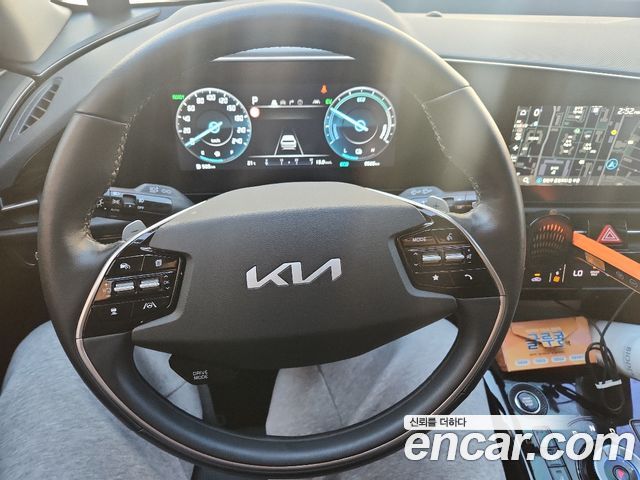 Kia Niro Signature 2023 — фото 11