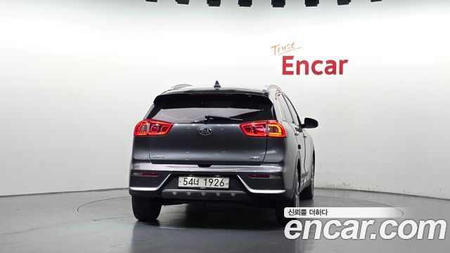 Kia Niro Noblesse 2017 — фото 4