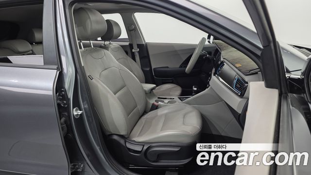 Kia Niro Noblesse 2017 — фото 12