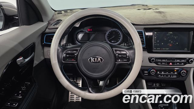 Kia Niro Noblesse 2017 — фото 13