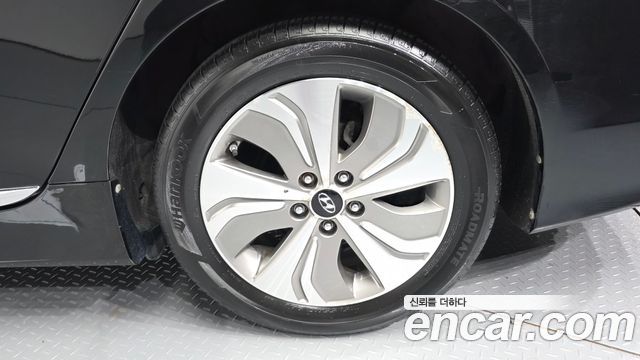 Hyundai Sonata Hybrid 2.0 Premium 2014 — фото 21